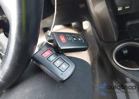 2017 Toyota Rav4 Xle из США, поврежденный, VIN JTMRFREV2HD205726